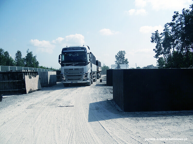 Transport szamb betonowych  w Aleksandrowie Kujawskim